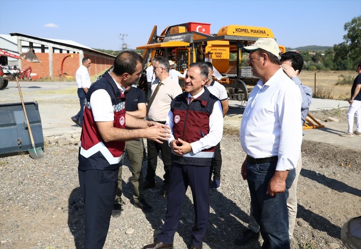 Bingöl Valisi Usta, "Tarım Makinaları Parkı ve Silaj Paketleme Tesisi"ni inceledi