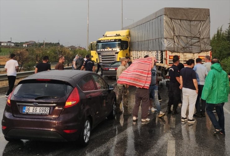 Çorum'da tırla çarpışan otomobildeki 4 kişi yaralandı