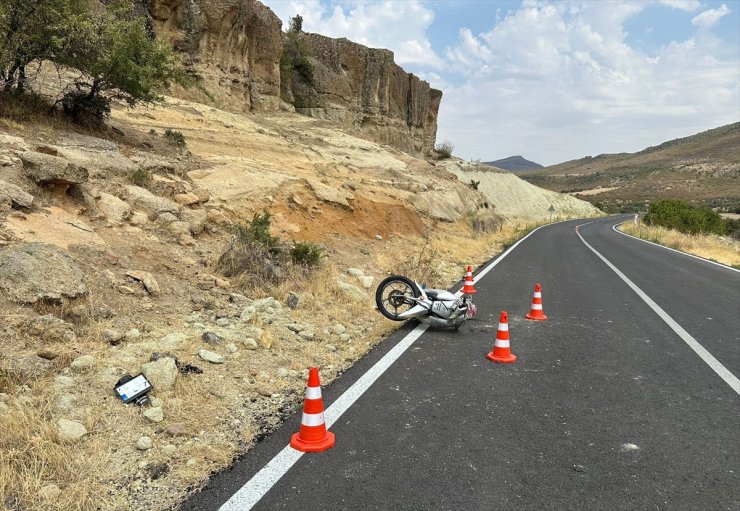 GÜNCELLEME - Uşak'ta devrilen motosikletteki 2 çocuk hayatını kaybetti