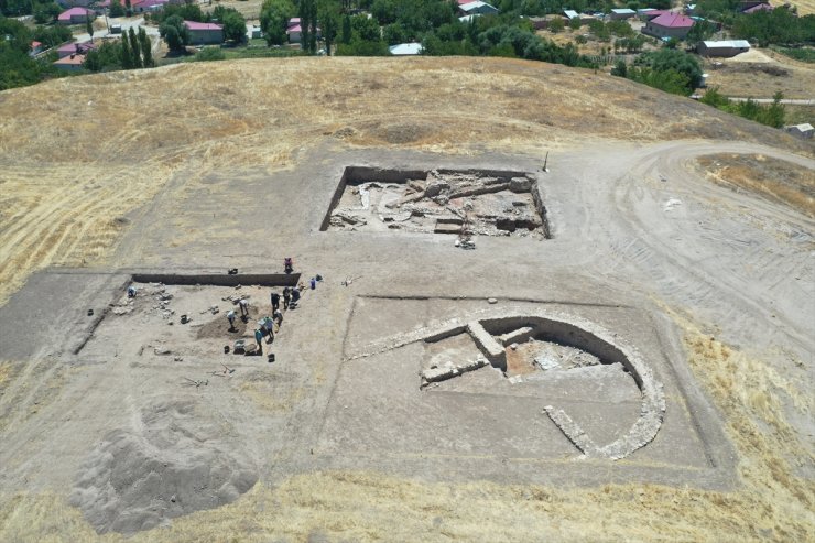 Yassı Höyük'te 2 bin 800 yıllık nohut, buğday, kayısı çekirdeği, üzüm ve sarımsak taneleri bulundu