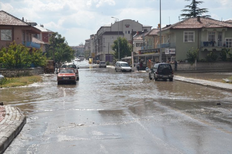 Karaman'da sağanak hayatı olumsuz etkiledi