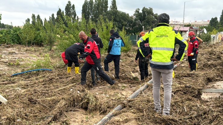 GÜNCELLEME 2 - Kayseri'de sele kapılan kişinin cansız bedenine ulaşıldı