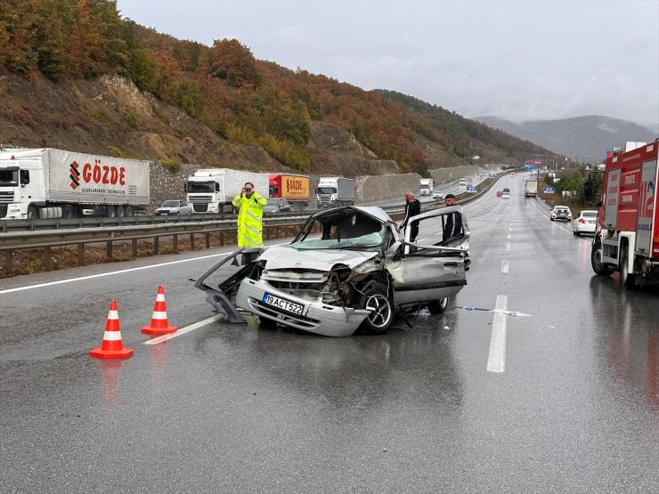 GÜNCELLEME - Samsun-Ankara kara yolundaki trafik kazasında 3 kişi öldü, 10 kişi yaralandı