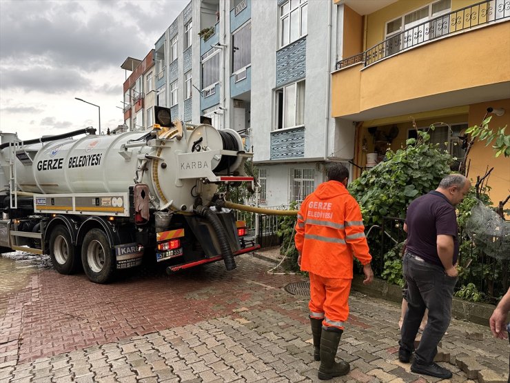 Sinop’ta sağanak nedeniyle bazı ev ve iş yerlerini su bastı