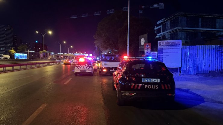 Üsküdar'da motosiklet İBB aracına çarptı: 1'i ağır 2 yaralı