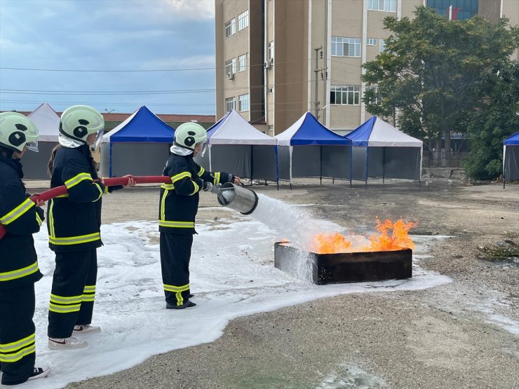 Burdur'da Erasmus öğrencilerine yangın söndürme eğitimi verildi