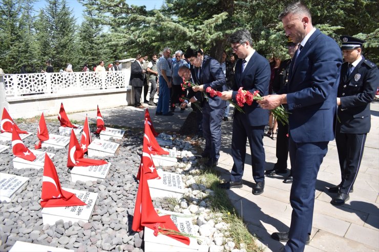 Büyük Taarruz'un 102. yılı dolayısıyla Albay Reşat Çiğiltepe Şehitliği'nde tören yapıldı