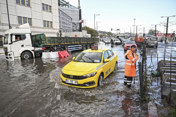 İstanbul'un bazı bölgelerinde sağanak etkili oluyor