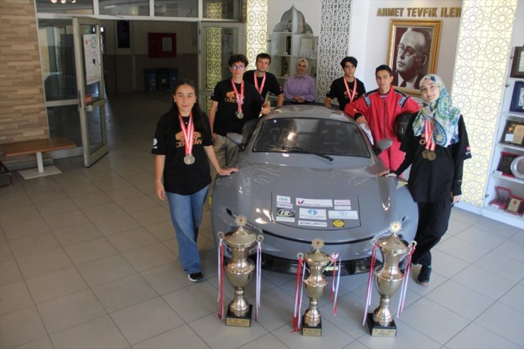 Liselilerin ödüllü elektrikli otomobili TEKNOFEST'te görücüye çıkacak