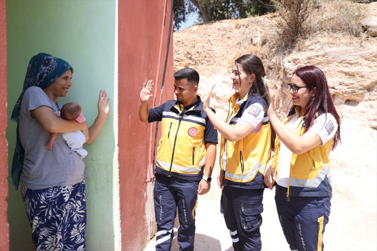 Yine hastaneye yetişemedi, ikizleri 5 yıl sonra aynı şoförün kullandığı ambulansta doğdu