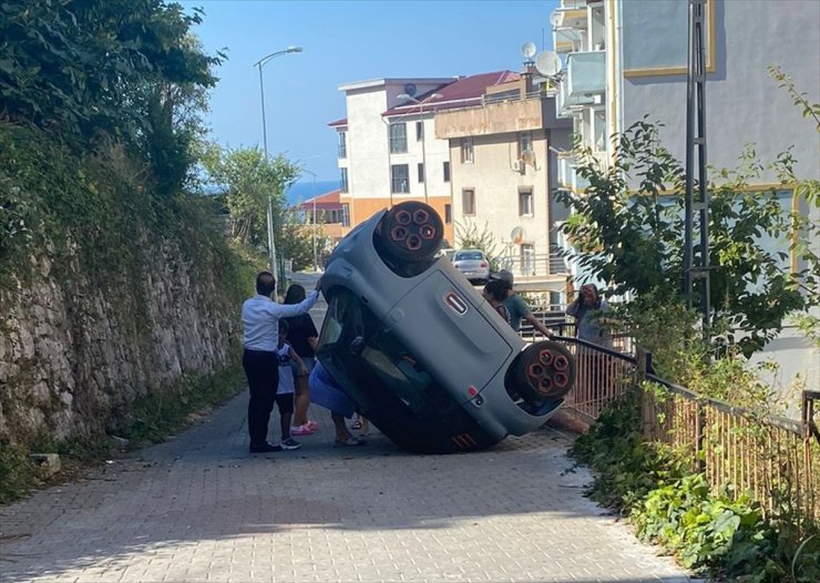 Zonguldak'ta yüksekten düşen elektrikli otomobilin sürücüsü yaralandı