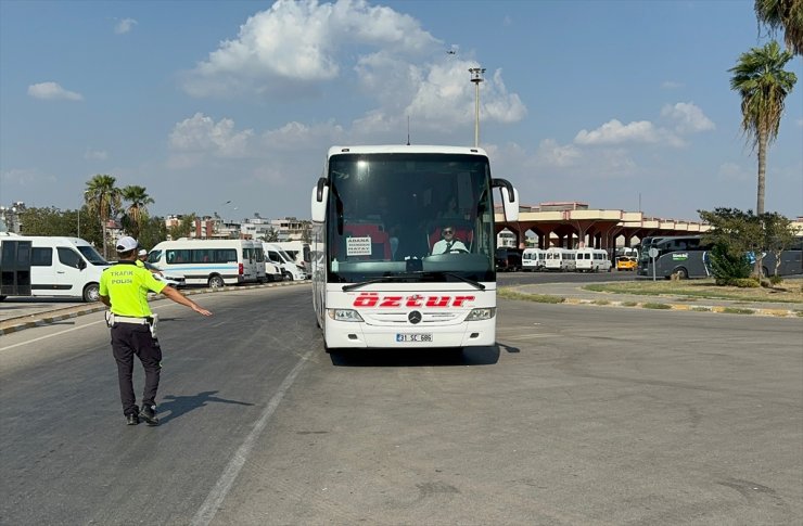 Adana'da şehirler arası yolcu otobüslerine yönelik dronla denetim