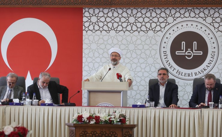 Diyanet İşleri Başkanı Erbaş, müftülerin katıldığı çevrim içi toplantıda konuştu: