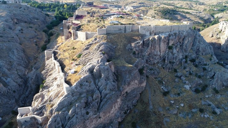 Harput Kalesi'nde 1000 yıllık "sanayi sitesi" gün yüzüne çıkarıldı