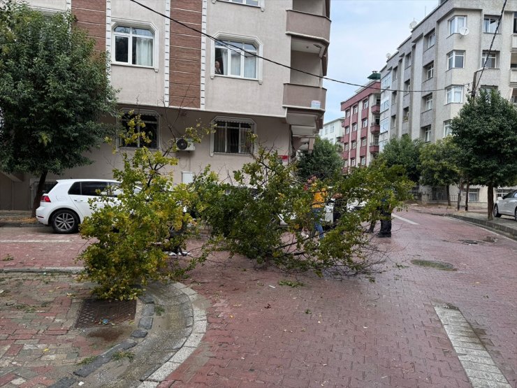 GÜNCELLEME - İstanbul'da sağanak hayatı olumsuz etkiliyor