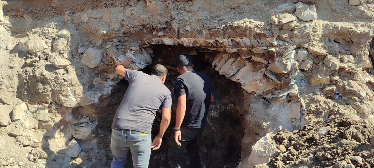 Kahramanmaraş'ta cami temeli kazısında tarihi kemer ve tünel bulundu