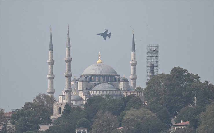 SOLOTÜRK İstanbul semalarında çevre tanıma uçuşu yaptı