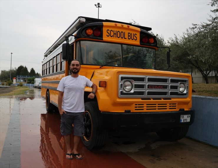 Türk gezgin "school bus" ile Türkiye-Nepal arasında 25 bin kilometre yol katetti