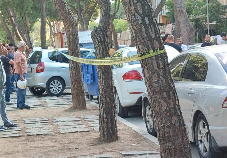 İzmir'de boşanma aşamasındaki eşini yaralayıp yanındaki arkadaşını öldüren kişi intihar etti