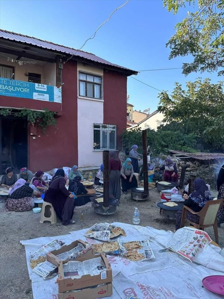 Kadınlar yaptıkları gözlemelerle orman yangınına müdahale edenlere destek oldu