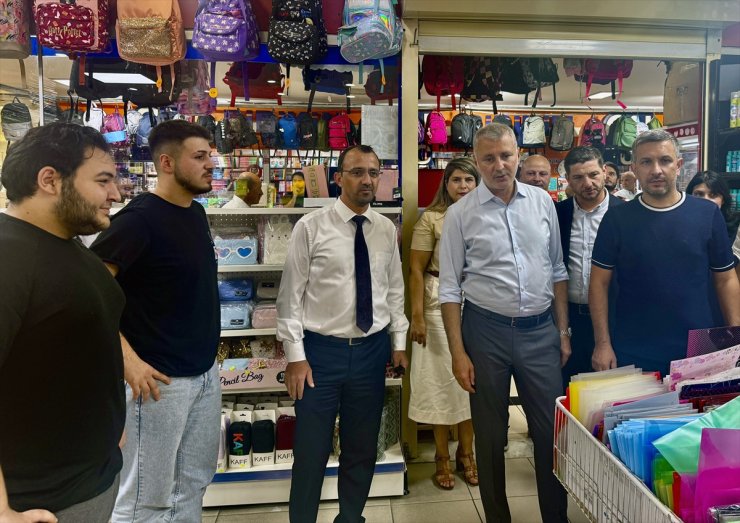 Sakarya'da ihtiyaç sahibi öğrencilerin okul alışverişi Ticaret ve Sanayi Odasınca yapıldı