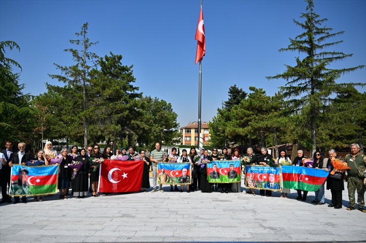 Azerbaycan'dan gelen 30 şehit ailesi Cebeci Askeri Şehitliği'ni ziyaret etti