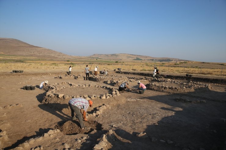 Domuztepe Höyüğü'nde 7 bin 600 yıllık çocuk ve bebek iskeletleri bulundu