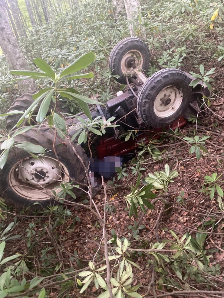 Düzce'de şarampole devrilen traktörün sürücüsü öldü