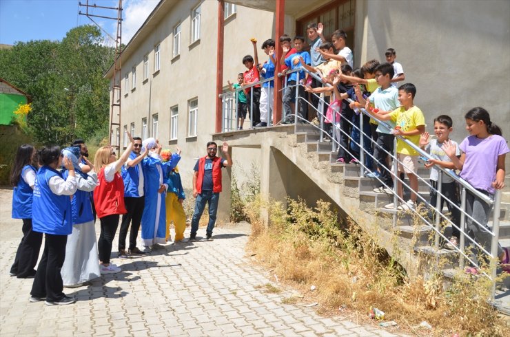 Gönüllü gençler köylerde "iyilik ağacı" tohumları ekiyor