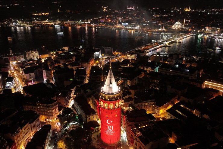 İstanbul'da tarihi mekanlara "30 Ağustos Zafer Bayramı" ışıklandırması