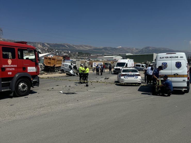 Kahramanmaraş'ta kamyonla çarpışan hafif ticari aracın sürücüsü öldü