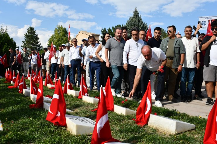 Memleket Partisi Genel Başkanı İnce, Dumlupınar Şehitliği'ni ziyaret etti