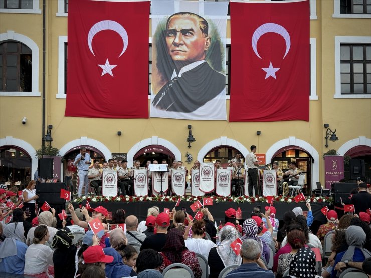 Samsun'da askeri bando 30 Ağustos Zafer Bayramı'na özel konser verdi