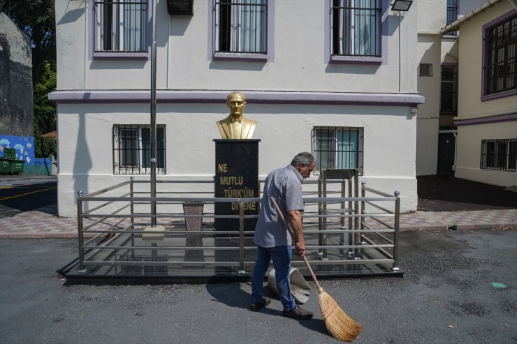 İstanbul'daki okullarda yeni dönemin ilk ders zili için hummalı mesai