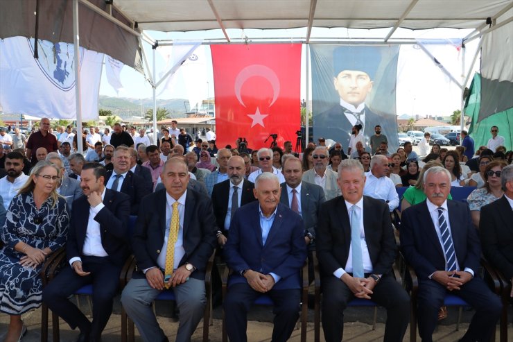 İzmir'de su ürünleri av sezonunun açılışı dolayısıyla tören düzenlendi