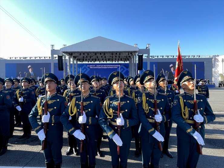 Kırgızistan'da 33. Bağımsızlık Günü kutlanıyor