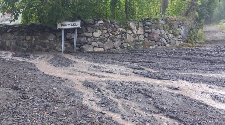 Artvin'de sağanak hasara yol açtı