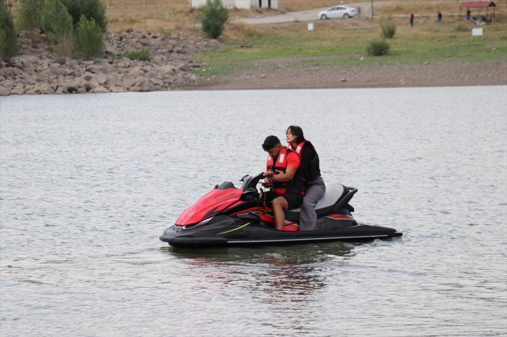 Erzurum'da Teke Deresi Göleti'nde jet ski heyecanı