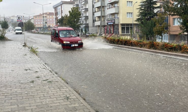 Eskişehir'de kuvvetli sağanak ve dolu etkili oldu