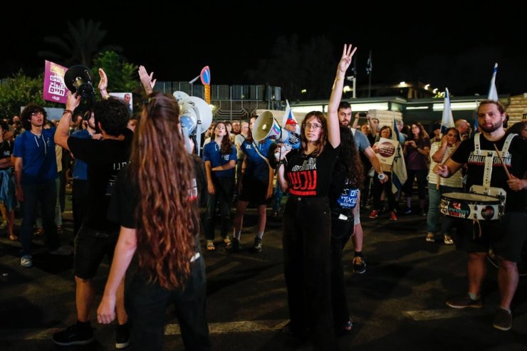 İsrailliler, Gazze'de anlaşma ve hükümetin istifası talebiyle cumartesi gösterilerini sürdürdü