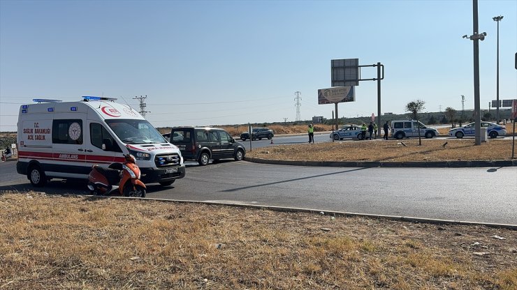 Kilis'te hafif ticari araç ile çarpışan motosikletteki 2 kişi yaralandı