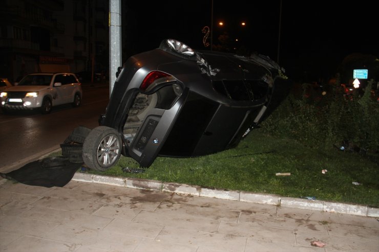 Konya'da kavşakta çarpışan iki otomobildeki 4 kişi yaralandı