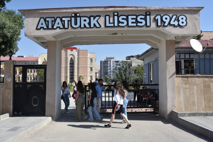 KPSS ön lisans oturumu başladı