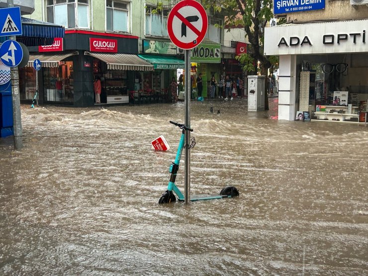 Uşak'ta sağanak etkili oldu