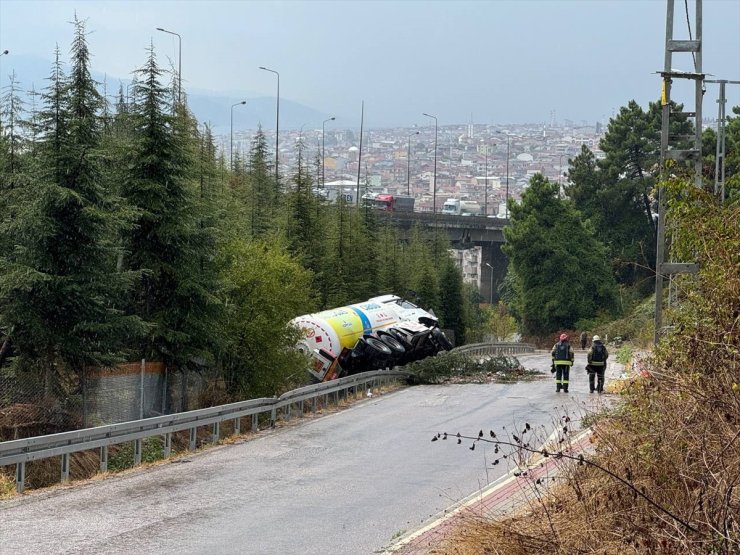 Anadolu Otoyolu'nda zincirleme kaza nedeniyle yol ulaşıma kapandı