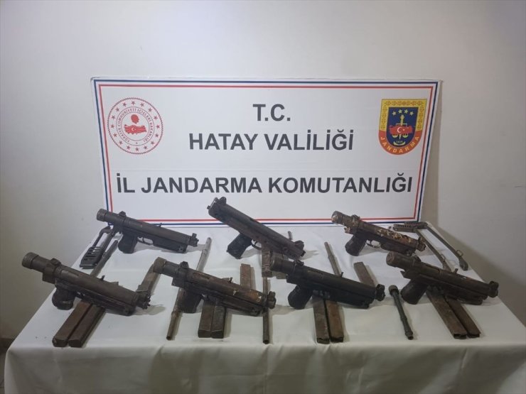 Hatay'da ruhsatsız 23 tabanca ele geçirildi