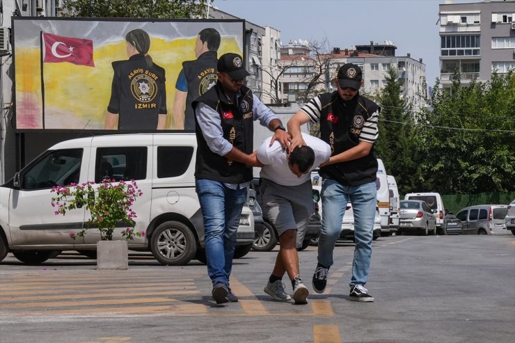 GÜNCELLEME 2 - İzmir'de 2 kişiyi öldürüp bir kişiyi ağır yaralayan zanlı adliyede