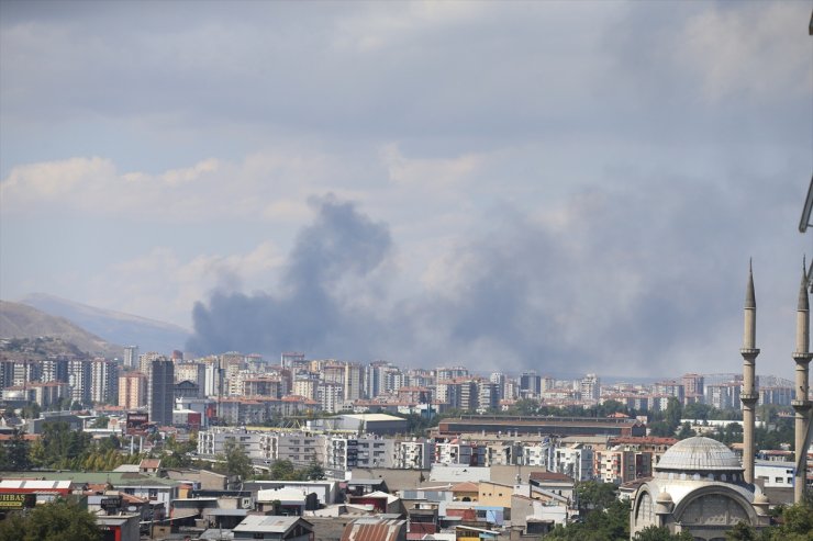 Kayseri'de sünger fabrikasında yangın çıktı