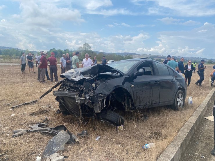 Sakarya'da iki otomobilin çarpıştığı kazada 1 kişi öldü, 1 kişi yaralandı