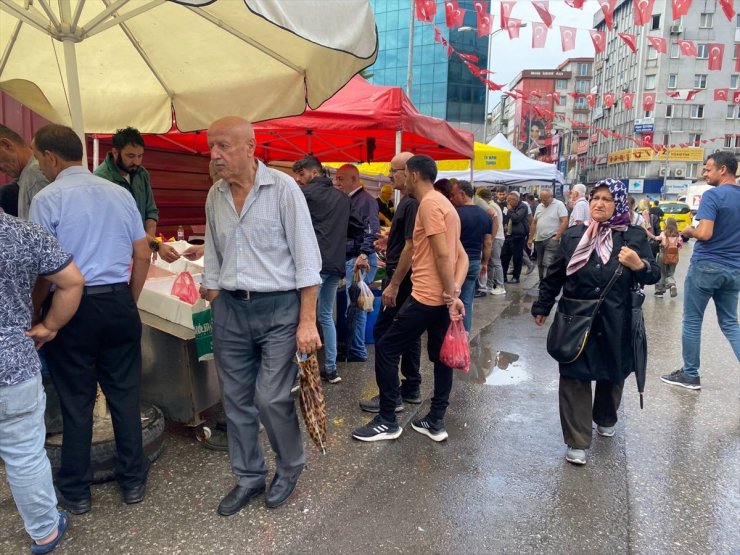 Zonguldak'ta sezonun başlamasıyla balık pazarı hareketlendi